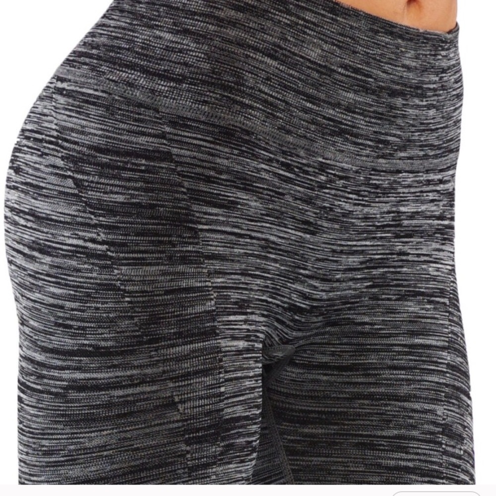 Gray power flex Capri legging - Picture 4 of 4